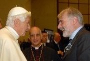 Benedetto XVI, Mons. Fisichella e Marco Bersanelli. Roma, 25 Novembre 2011