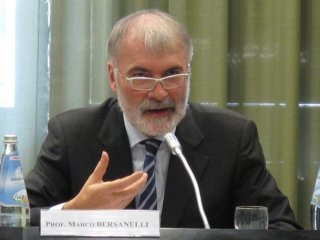Marco Bersanelli interviene alla XXV Assemblea Plenaria del Pontificio Consiglio per i Laici. Roma, 25 Novembre 2011